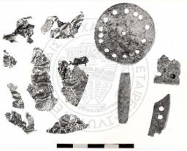 Ταφικός Κύκλος Β, τάφος Γ. Πλακίδια εξ ελεφαντοστού και χρυσά κτερίσματα εκ του τάφου Υ.