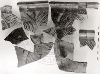 Αποτμήματα μεγαλοπρεπούς ΥΕ ΙΙΙΓ κρατήρος του Πυκνού Ρυθμού.