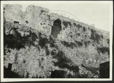 Άποψις του εσωτερικού τείχους του καταφυγίου εκ των έσω.