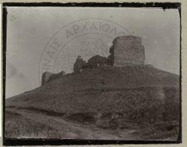 Ακρόπολις Σερρών· δυτική πλευρά μετά του Πύργου του Ορέστου.