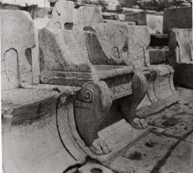 Θρόνος.
