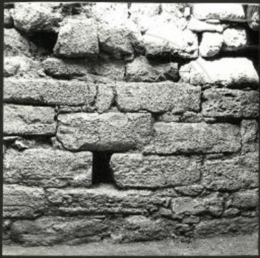 Η δυτική πλευρά της θόλου. Ενιαχού διακρίνεται η εκ κονιάματος επίχρισις.