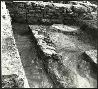 Λείψανα τραπέζης προσφορών ( ).