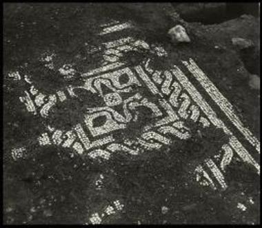 Το διακοσμητικό στοιχείον Β1, από Δυσμών.