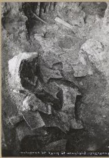 Αρκαλοχώρι. Ευρήματα εντός του σπηλαίου, παρά τον βόρειον μυχόν.