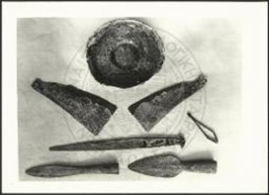 Χαλκά αντικείμενα των τάφων Β, Γ και Δ εις Παλιάλωνα Σταμνιών Πεδιάδος.