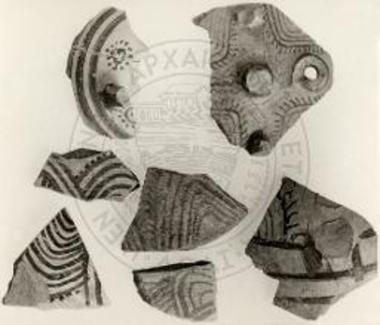 Όστρακα από ΥΕ ΙΙΙΒ - Γ ψευδόστομους αμφορείς.