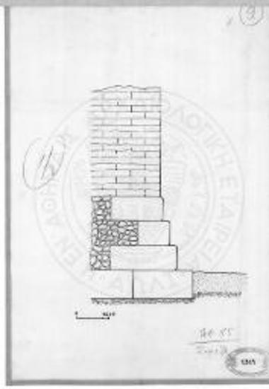 Μακρά τείχη. Τομή της δυτικής παρειάς του πύργου. Ο επάνω τελευταίος δρόμος και η πλινθοδομή σε αναπαράσταση. Άποψη από Β.