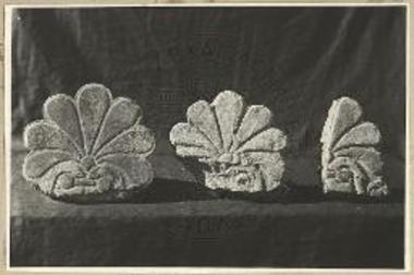 Σικυώνα. Αρχαία Αγορά, ναός. Κεραμίδες ηγεμόνες εκ του αρχαϊκού ναού της Αρτέμιδος.