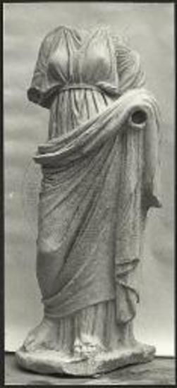 Ρωμαϊκόν άγαλμα εκ Κεφάλας παρά το Σανατόριο Κνωσού.