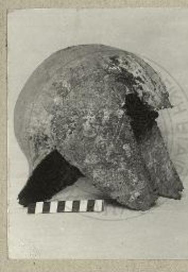 Πλάγια όψις του κράνους εξ Ακρινής (Ινοβασί) της Εορδίας.