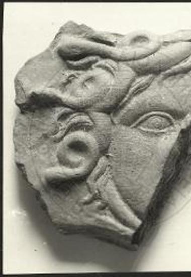 Γοργόνειον εκ σίμης του Νυμφαίου Ναούσης.