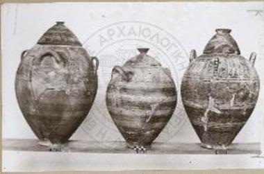 Κάλπαι τεφροδόχοι του τάφου Αγ. Παρασκιών Ηρακλείου.