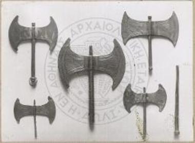 Αρκαλοχώρι. Χρυσοί πελέκεις.