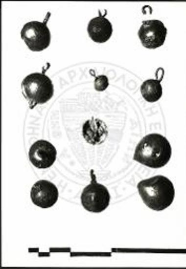 Συλλογή κομβίων εκ του νάρθηκος της βασιλικής.