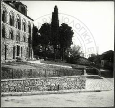 Το βόρειον τμήμα του νέου περιβολοτοίχου της Παρηγορητίσσης Άρτης.