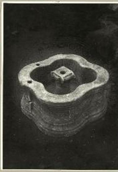 Μικρά μαρμαρίνη πίδαξ εκ των ανασκαφών Νικοπόλεως.