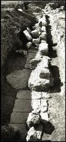 Ακρόπολη. Τομή Β. Λήψη από ανατολικά.