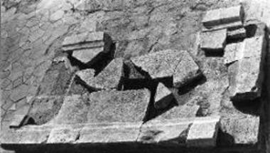 Η βάση της Αγίας Τράπεζας.