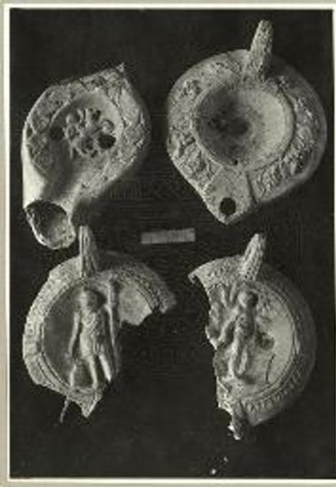 Λύχνοι μετ' αναγλύφων παραστάσεων εκ τάφων της Νικοπόλεως.