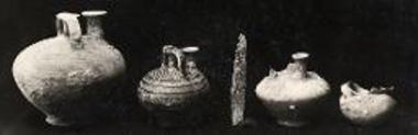 Ευρήματα εκ των μυκηναϊκών τάφων της θέσεως Λομποκά του Μποντιά της αρχαίας Αχαΐας εξ ανασκαφών του θέρους θέρους 1933. 
