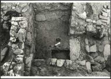 Μερική άποψη του χώρου δυτικά του φρέατος στη Ρωμαϊκή δεξαμενή.