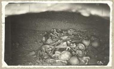Άργος Ορεστικόν· περιεχόμενον τάφου.