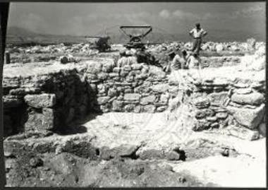 Διατείχισμα επί της δυτικής θύρας του οκταγώνου (από Α).