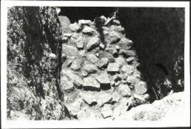 Λιθορριπή εις το οικόπεδον Μπράνη.