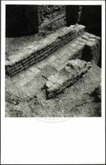 Πλίνθινη κατασκευή κάτω από το δάπεδο του διακονικού, από ΝΔ.