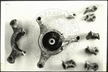 Νεκυομαντείον Αχέροντος. Πήλινοι λύχνοι εκ των δωματίων ε, ζ, η.