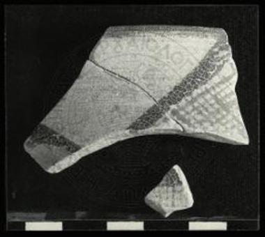 Όστρακα από μυκηναϊκό σκύφο.