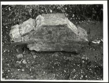 Μάζα πλινθοδομής κοίλης μετά λειψάνων τόξων παραθύρων.