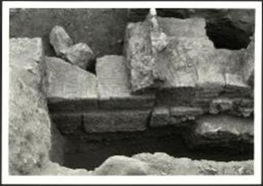 Τομείς Β22-Γ22 και Δ22. Το άκρο της στοάς και τμήμα του τοίχου 56.