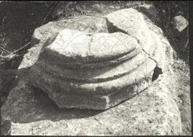 Βασιλικής Δ. Νικοπόλεως: Βάσις κίονος.