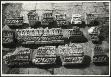 Βασιλική Β (Αλκίσωνος), τμήματα από πλαίσια θωρακίων με διάτρητο διάκοσμο.