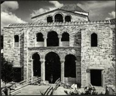 Η πρόσοψις της Καταπολιάνης μετά τας εργασίας αναπαλαιώσεως.