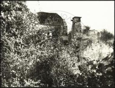 Το κεντρικόν κλίτος της βασιλικής του Αγίου Αχιλλείου προ των ανασκαφών.