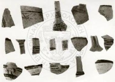 Όστρακα ΜΕ αγγείων από την επίχωση του μυκηναϊκού βωμού.