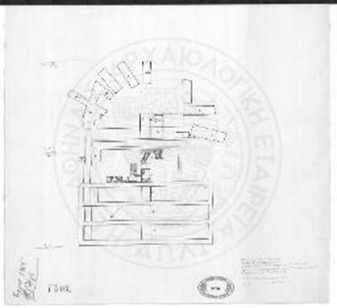 Κάτοψις της σκηνής και της ορχήστρας του θεάτρου της Ήλιδος, εμφαίνουσα τας γενομένας τάφρους. Εις τάφρους L, 2, 3, και I/65 σημειούνται τα αποκαλυφθέντα τμήματα τάφρων αρχαίων θεμελίων  ως και αρχαίαι οπαί.