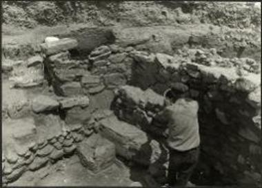 Οι τοίχοι 5 και 49 (δεξιά) και 44 και 73 (αριστ.) κατά τις εργασίες συντήρησης.