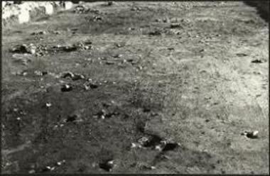 Οπές ένθεσης πασσάλων κατά μήκος της Παραδρομίδος.