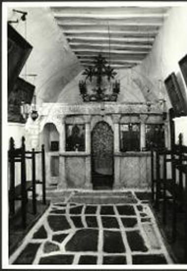 Εσωτερικόν μονοκλίτου βασιλικής (Αγ. Μαρίνας) με ψευδόθολον και δοκάρια του δώματος.