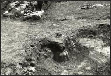 Πήλινη γυναικεία προτομή.