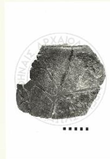 Τμήμα του ώμου του δεύτερου ογκώδους πίθου.