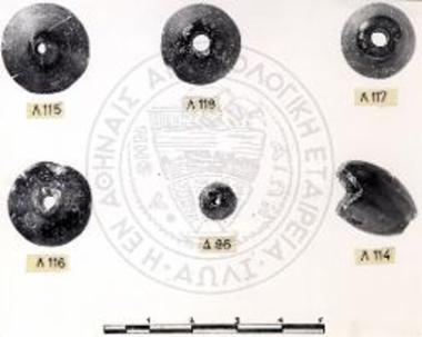 Περατή. Το νεκροταφείον. Κομβία και χάνδραι του τάφου 31.