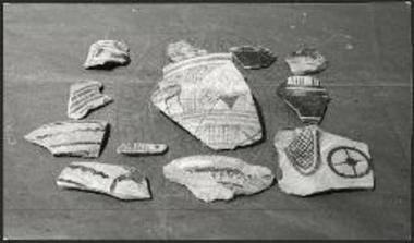 Γεωμετρικά όστρακα εκ του αποθέτου.