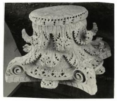 Θεοδοσιανόν κιονόκρανον.