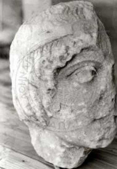 Μαρμάρινο κλασικιστικό κεφάλι νέου ελληνιστικών χρόνων. Όψη τριών τετάρτων.