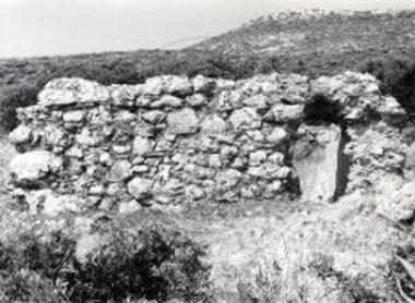 Υπέργειος δεξαμενή εις Λυκοτόμαρον Μεθώνης. Άποψις από Α.